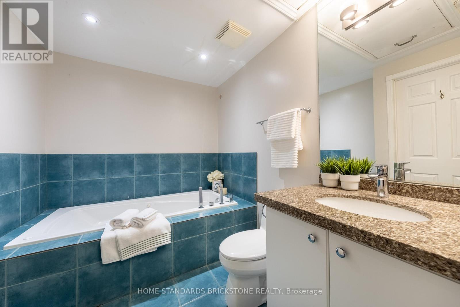 90 CONFEDERATION WAY — photo 25