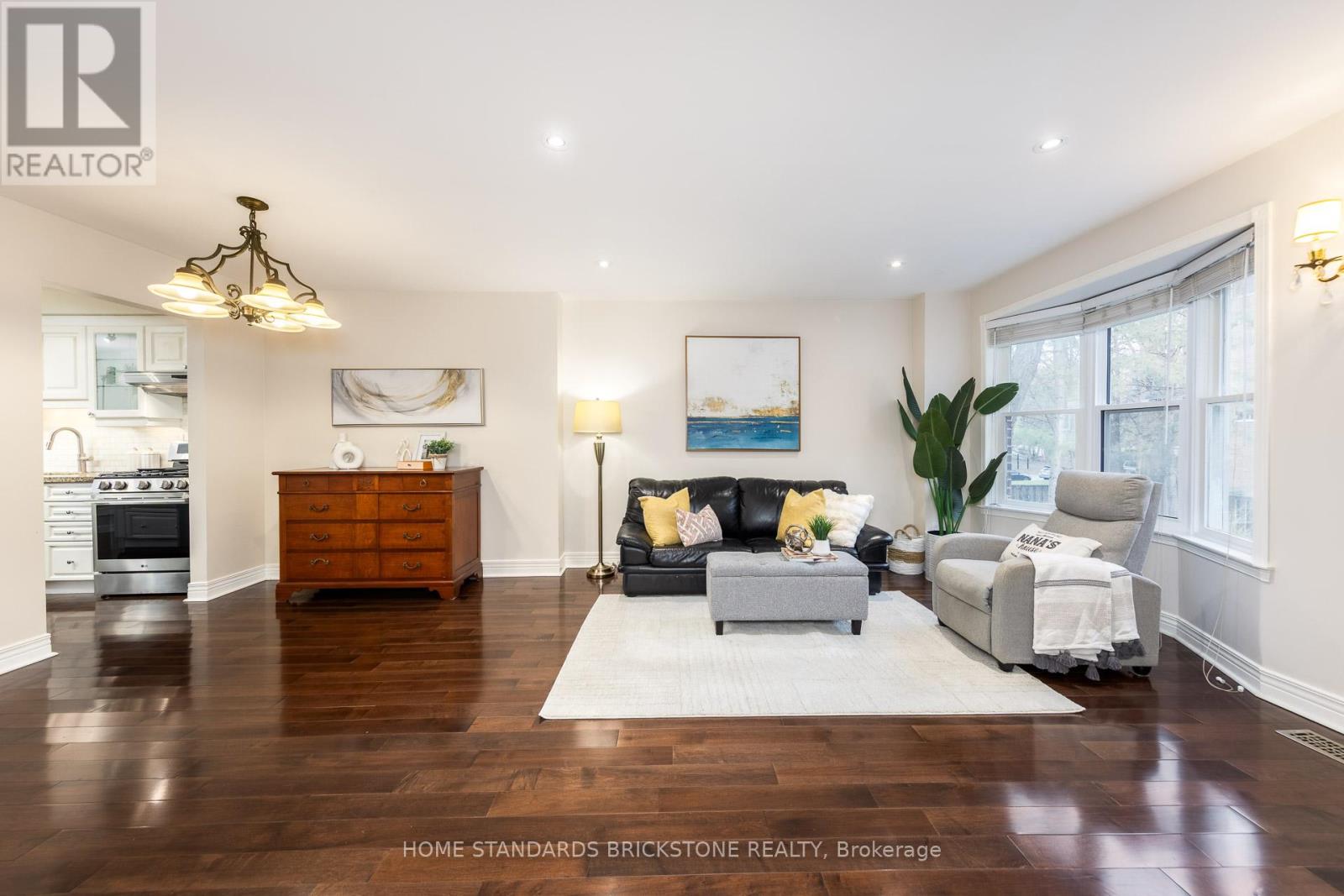 90 CONFEDERATION WAY — photo 15