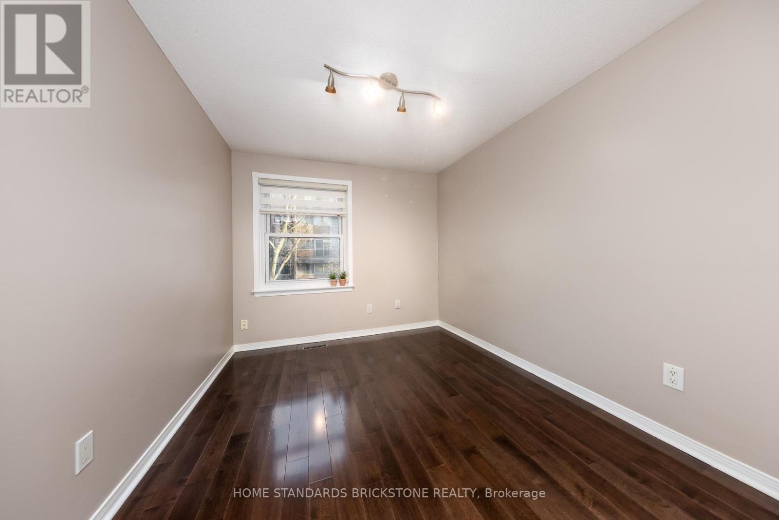 90 CONFEDERATION WAY — photo 26