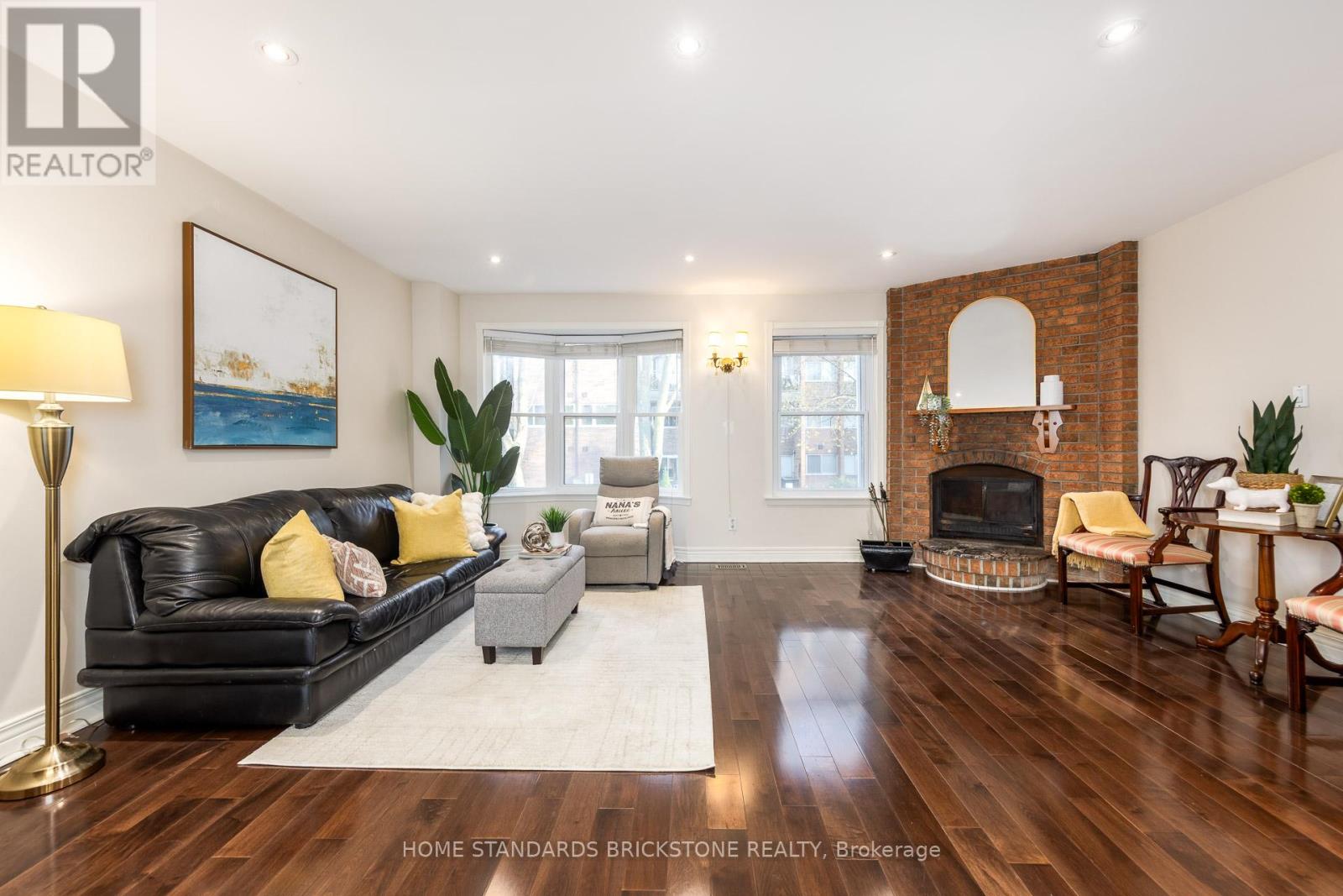 90 CONFEDERATION WAY — photo 12