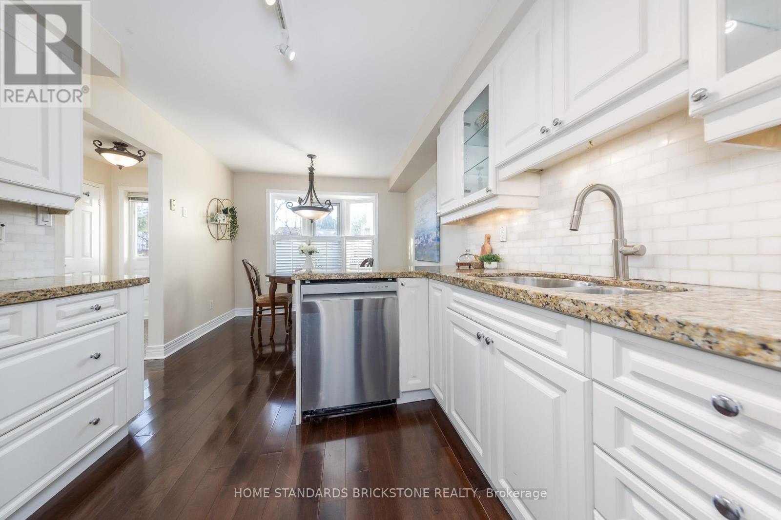 90 CONFEDERATION WAY — photo 9