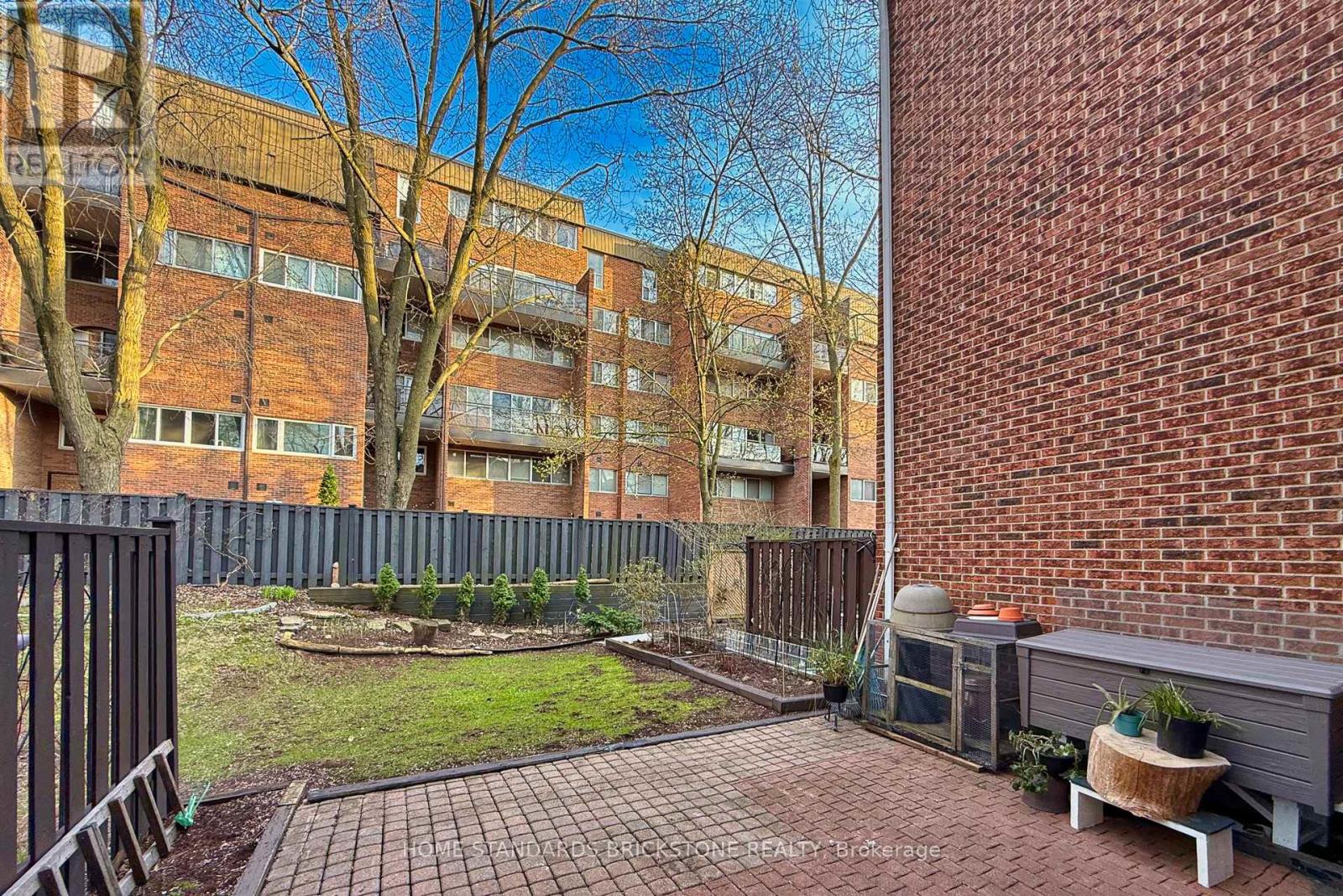 90 CONFEDERATION WAY — photo 36