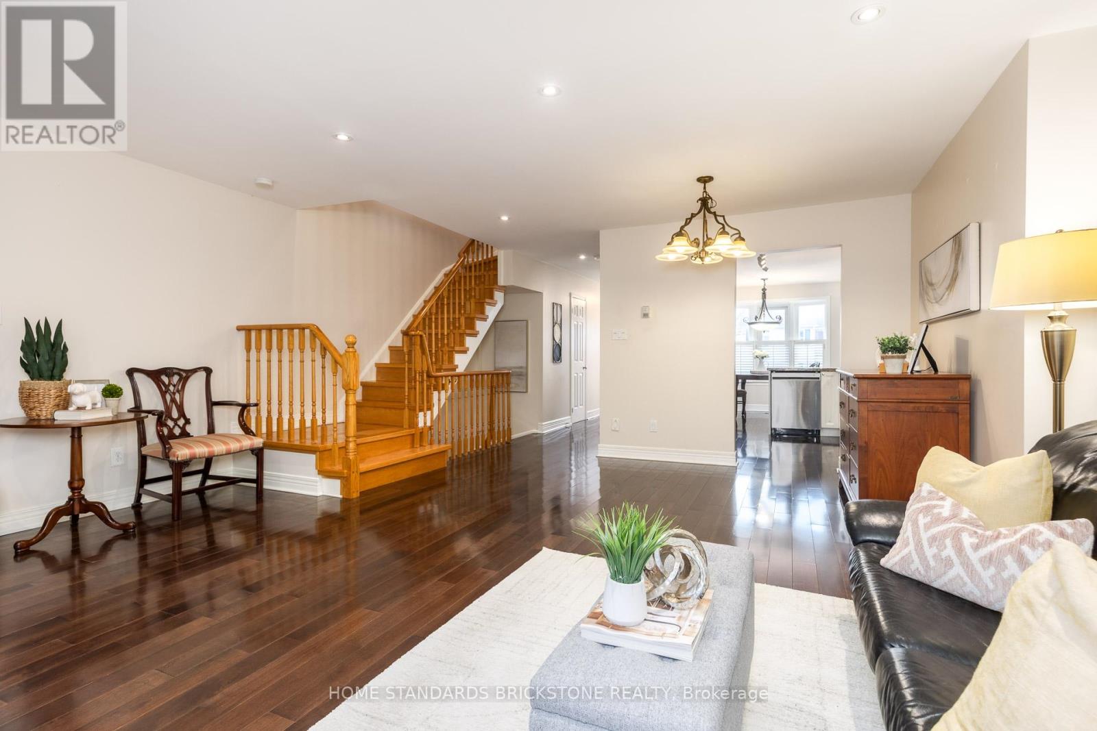 90 CONFEDERATION WAY — photo 16