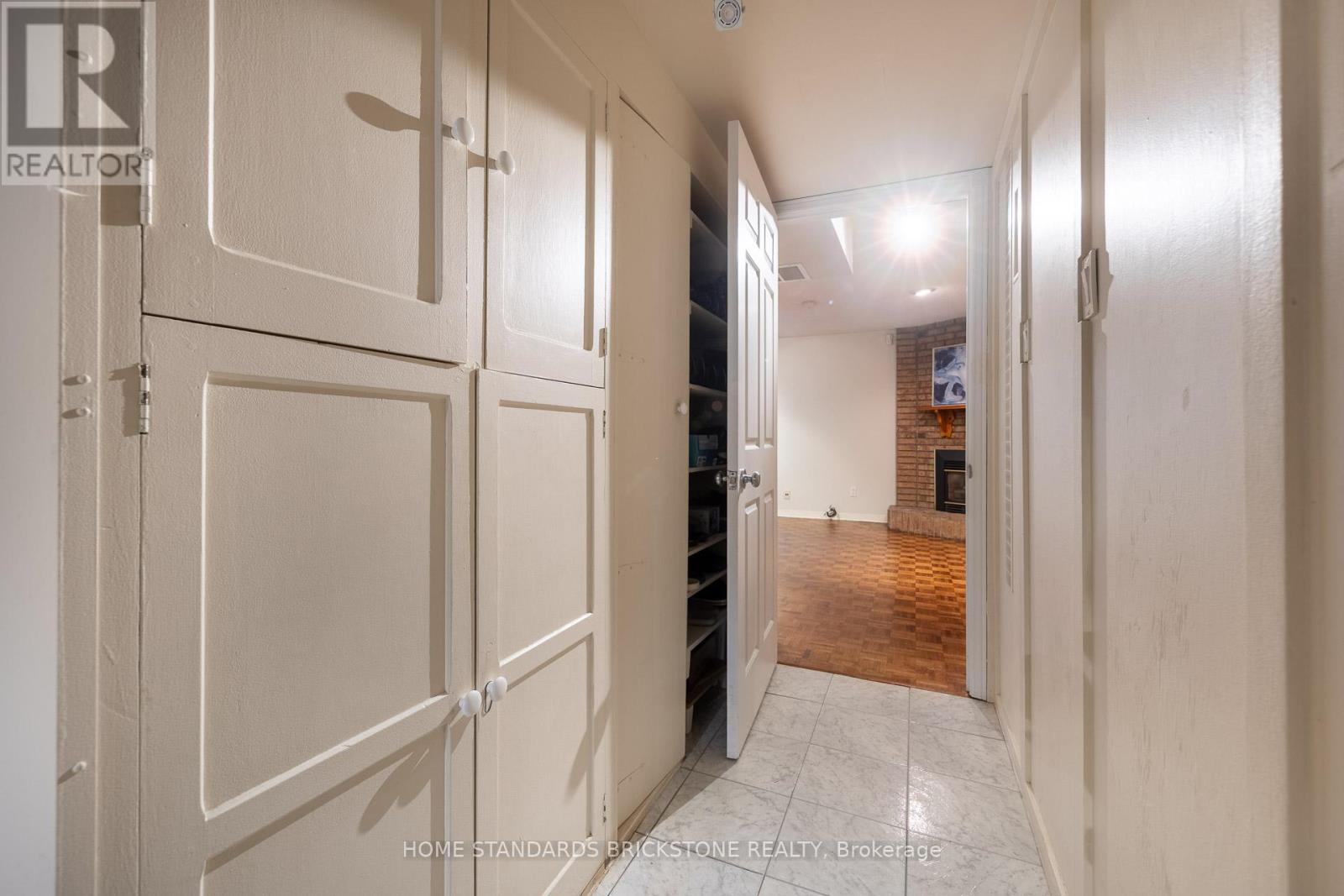 90 CONFEDERATION WAY — photo 35