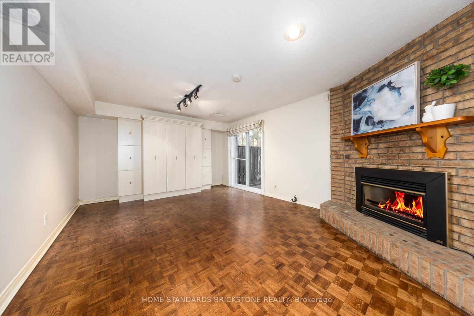 90 CONFEDERATION WAY — photo 33