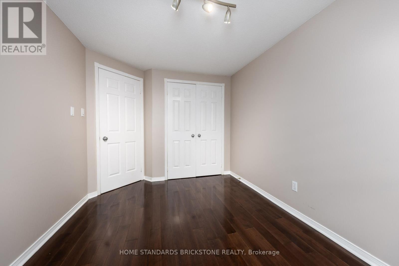 90 CONFEDERATION WAY — photo 29