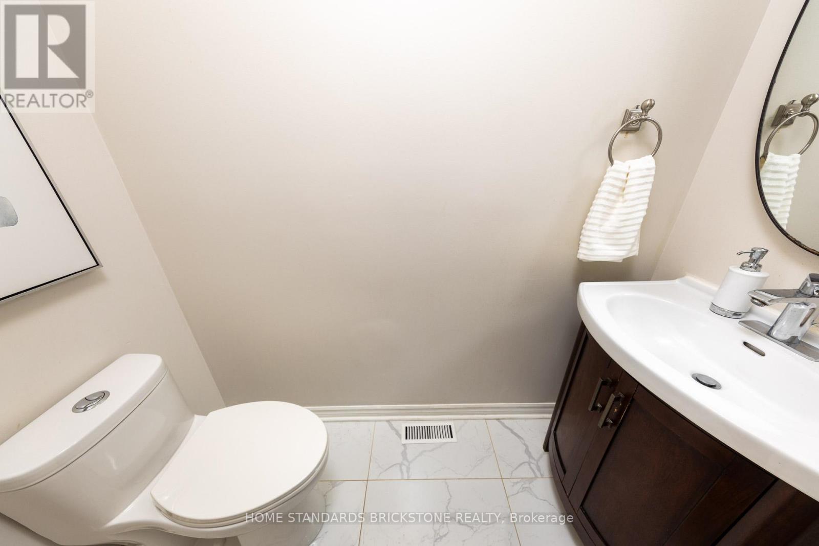 90 CONFEDERATION WAY — photo 11