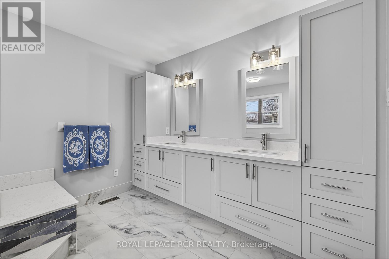 27 KENNETT DRIVE - 19