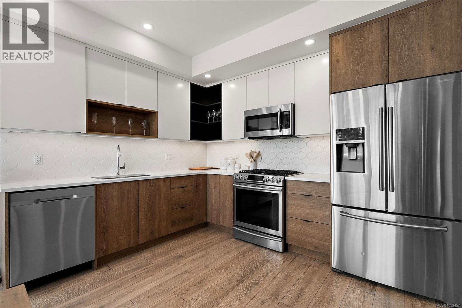 412 950 Whirlaway Crescent, Langford