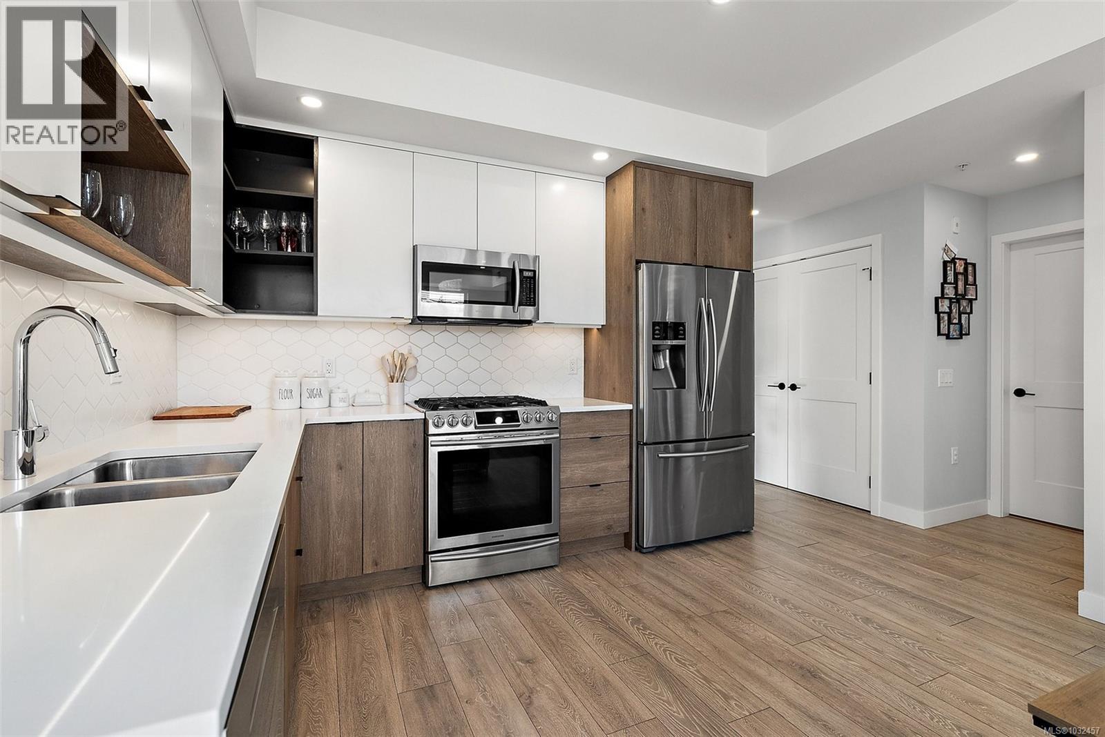 412 950 Whirlaway Crescent, Langford