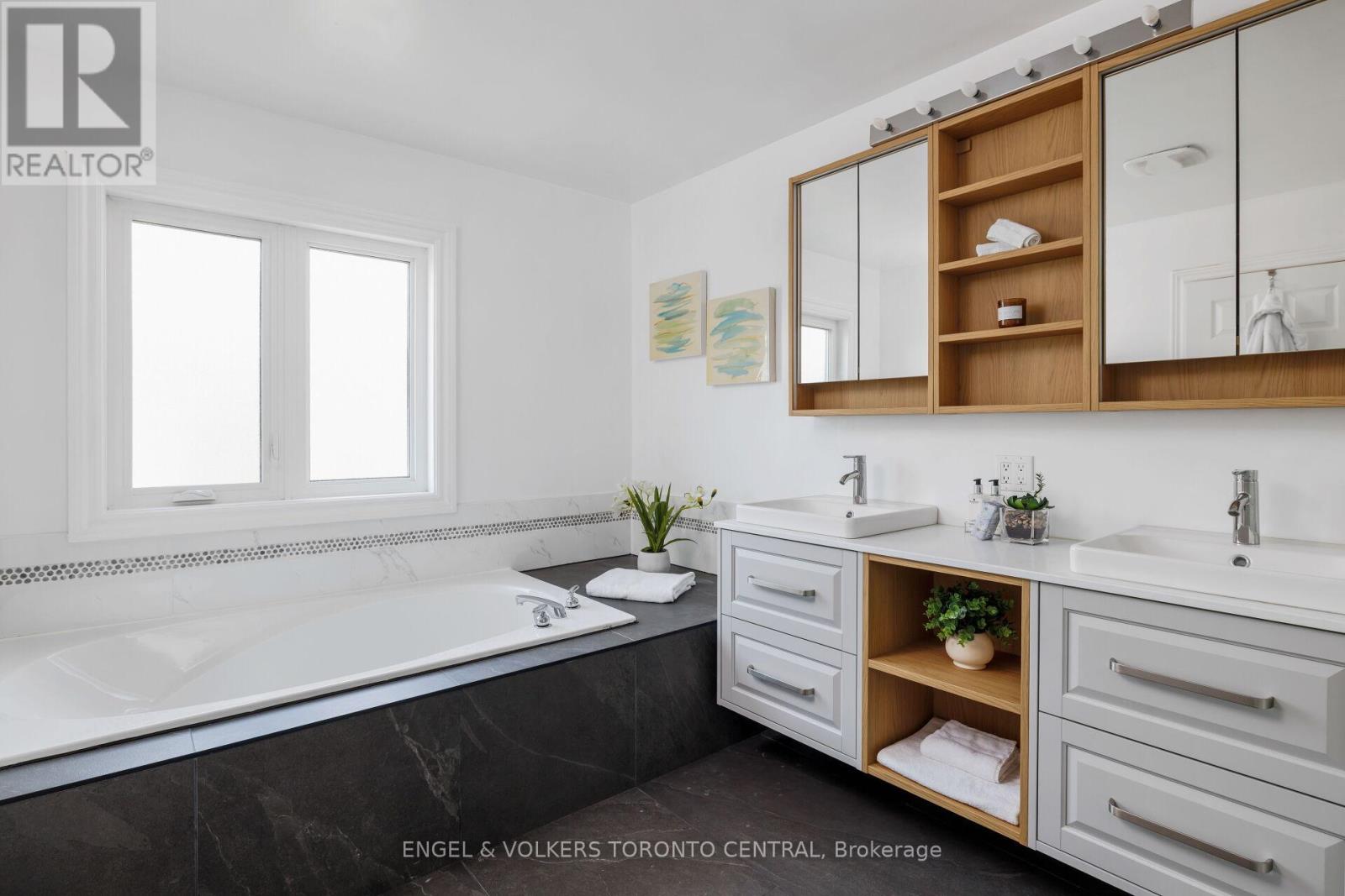 337 KIRKVALLEY CRESCENT - 23