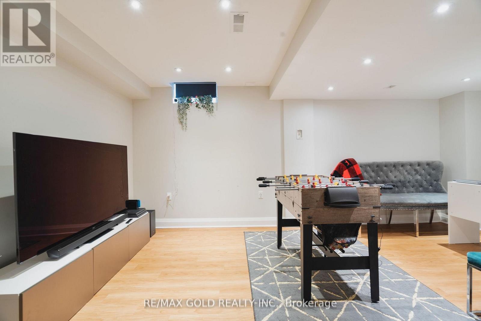 56 SNELGROVE CRESCENT - 19