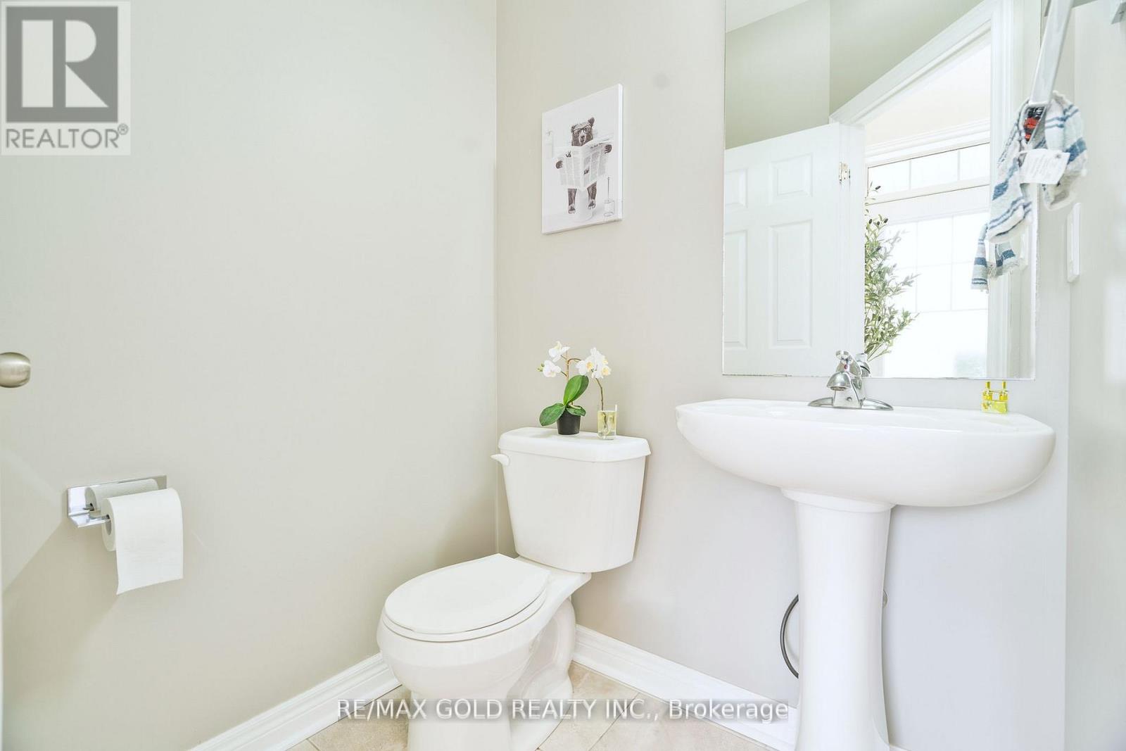 56 SNELGROVE CRESCENT - 4