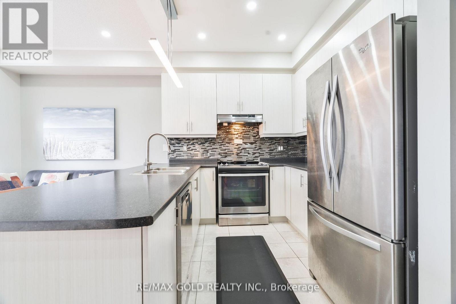 56 SNELGROVE CRESCENT - 9