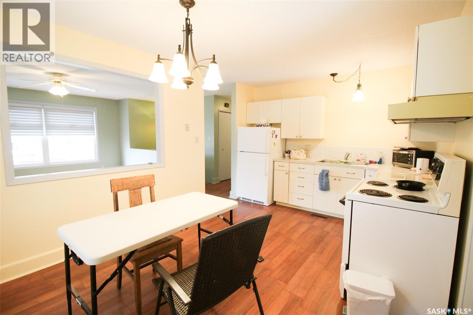 128 1st STREET E - 8