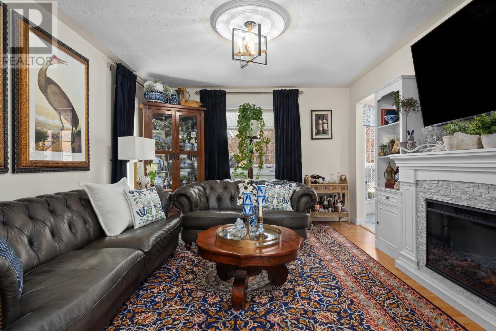 Property 12 of 35 of 65 Appian Way