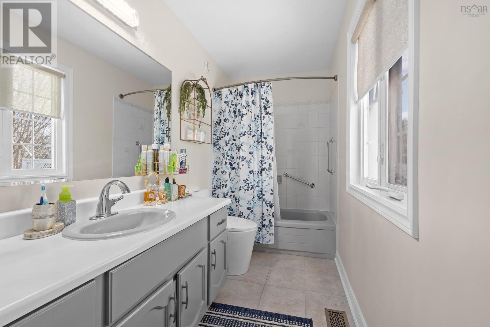 Property 20 of 35 of 65 Appian Way