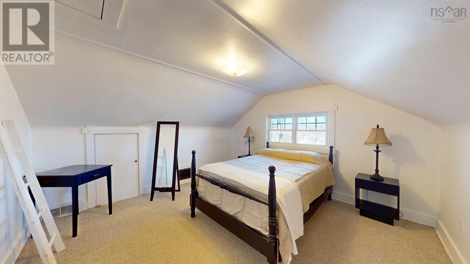 Property 25 of 48 of 35 King Street