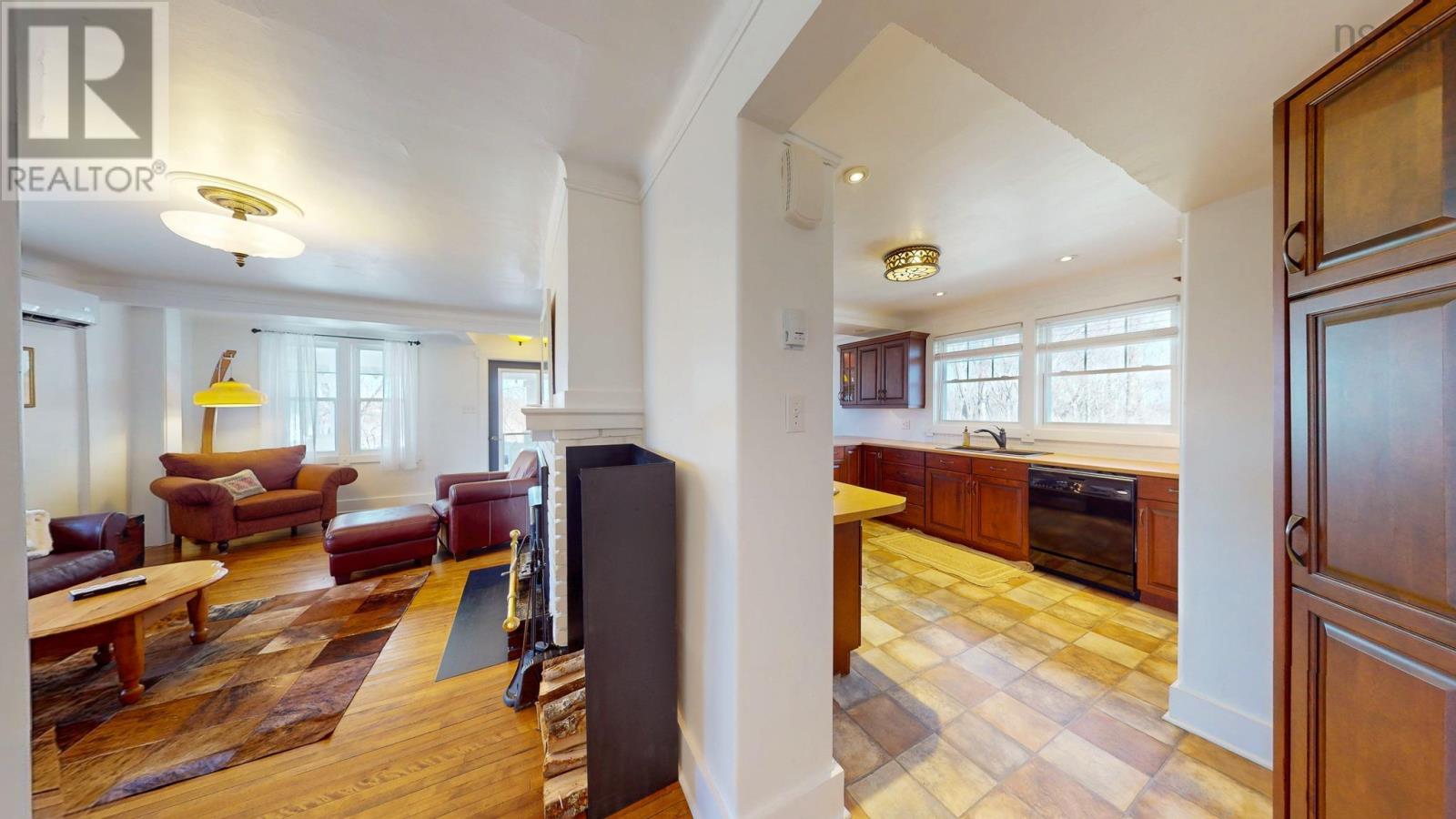 Property 17 of 48 of 35 King Street