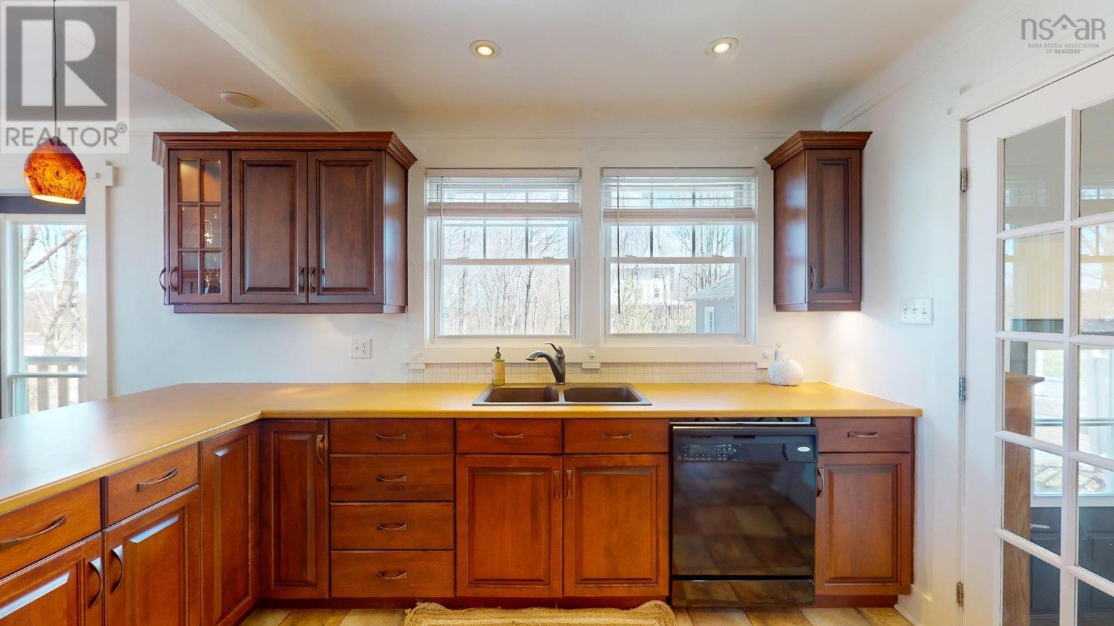 Property 5 of 48 of 35 King Street