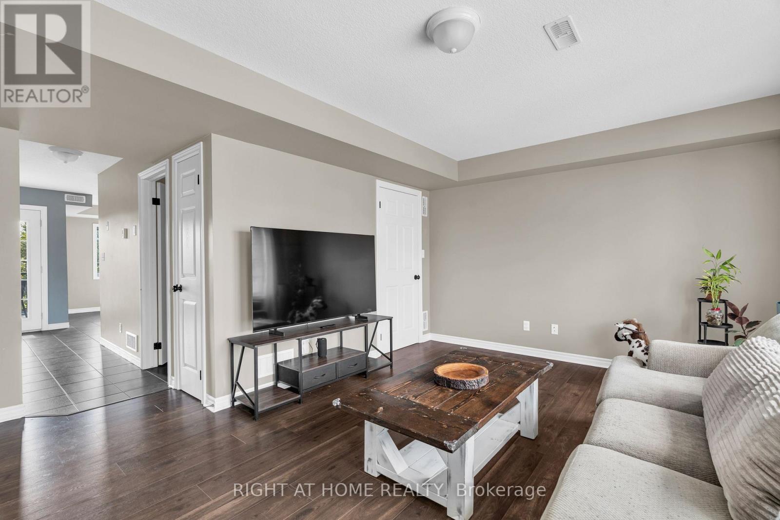 B - 630 WOODLAWN ROAD E — photo 2