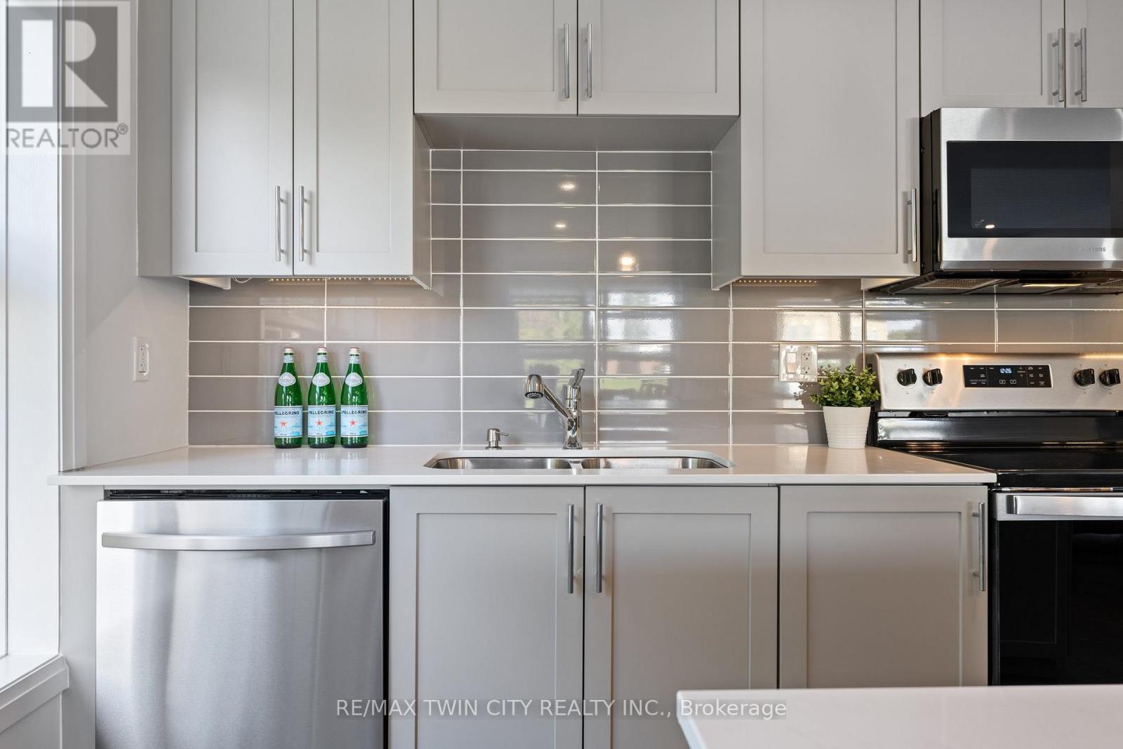 #209 88 GIBSON STREET - 10