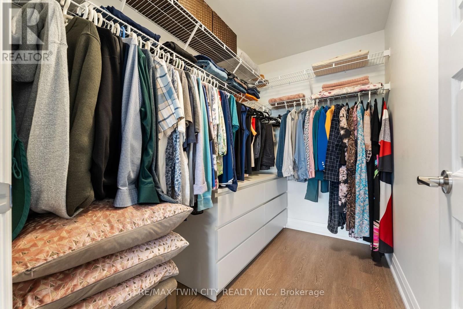 #209 88 GIBSON STREET - 16