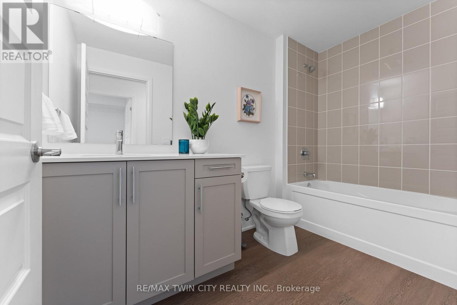 #209 88 GIBSON STREET - 19