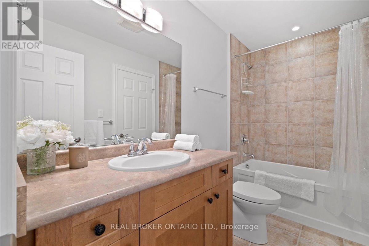 #22 435 WINCHESTER DRIVE - 27