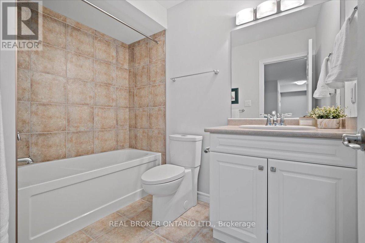 #22 435 WINCHESTER DRIVE - 32