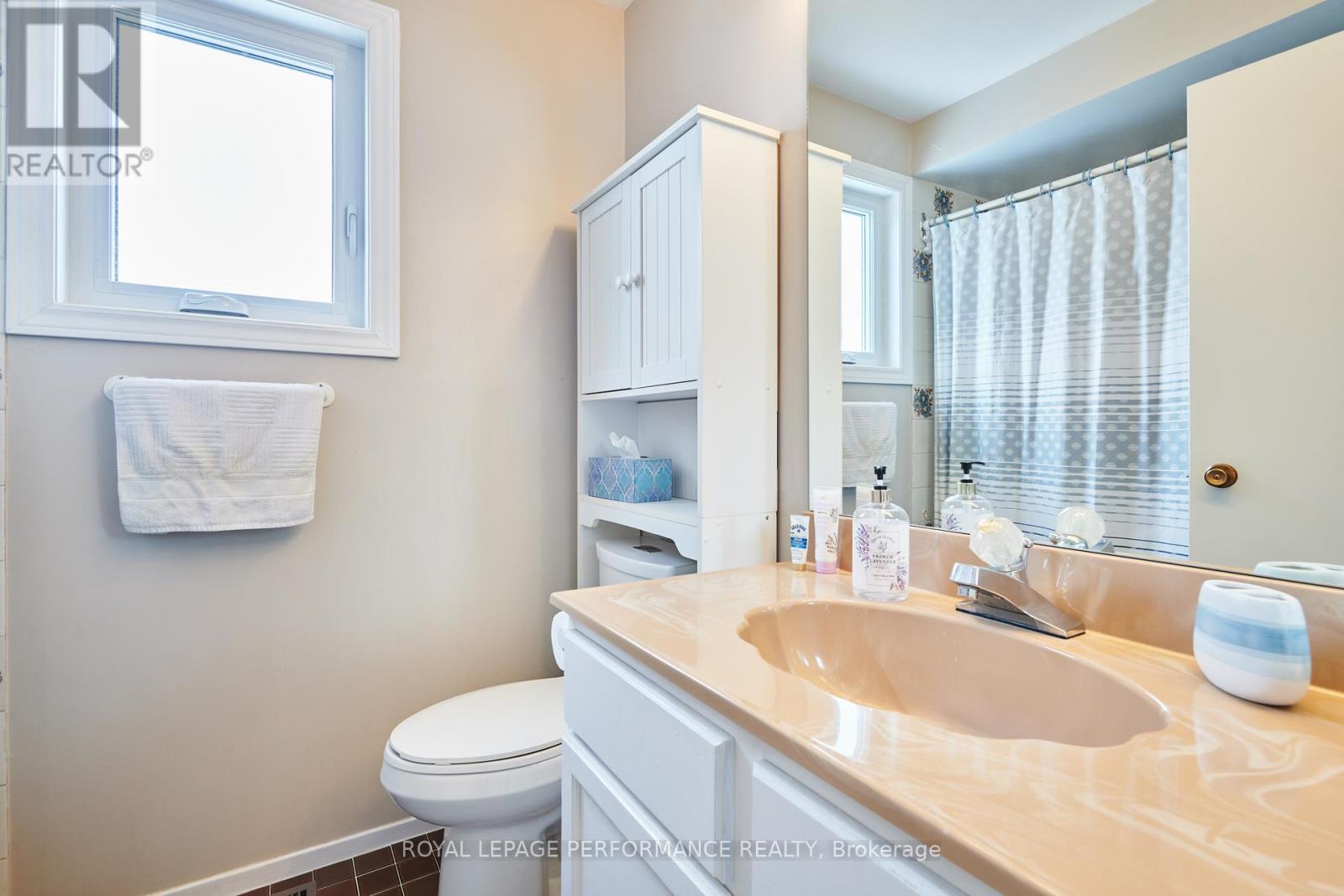 43 WATERVIEW COURT - 30