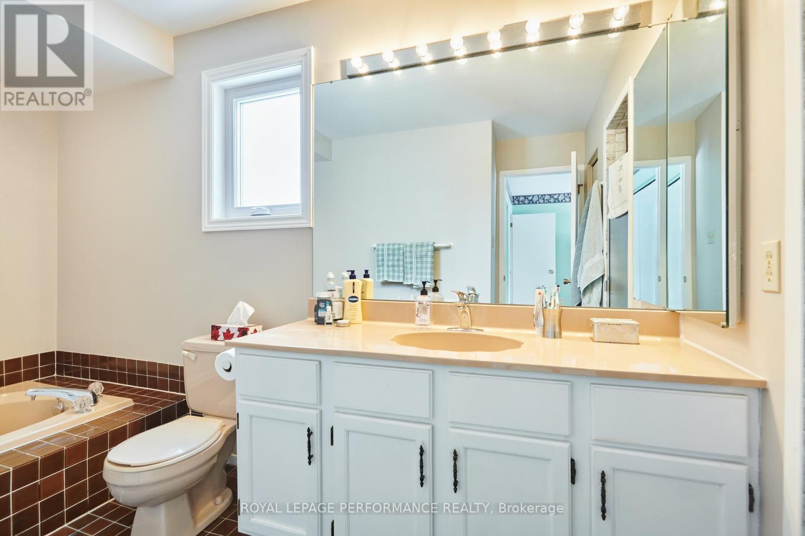 4 piece Ensuite in Primary Bedroom