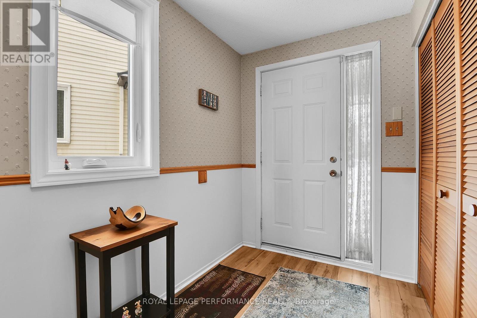Welcoming bright Foyer