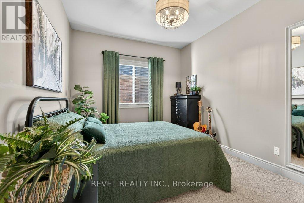 26 SCENIC DRIVE - 23