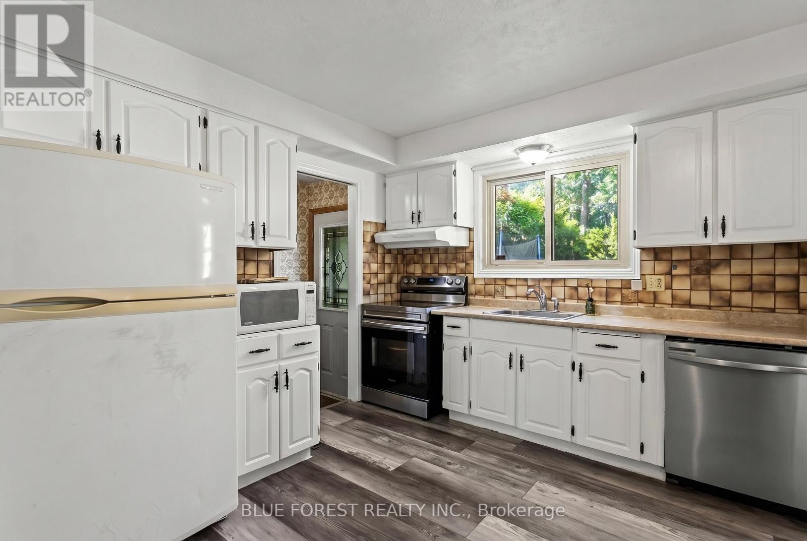 39 SOUTHWOOD CRESCENT - 12