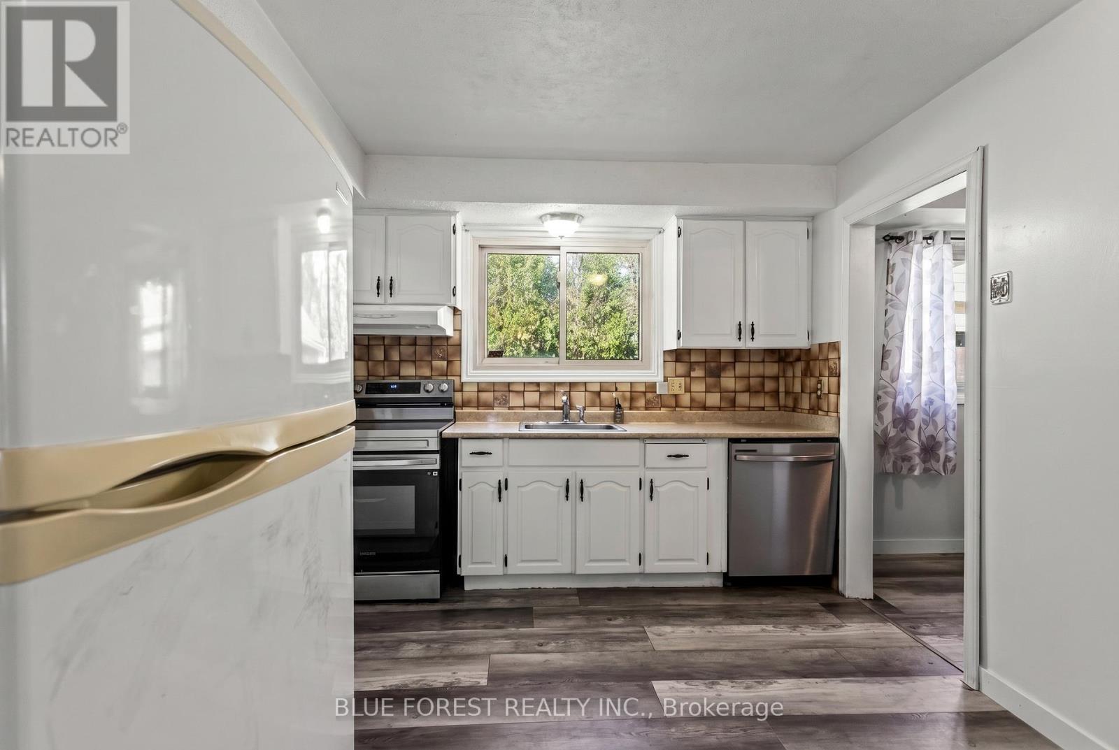 39 SOUTHWOOD CRESCENT - 13