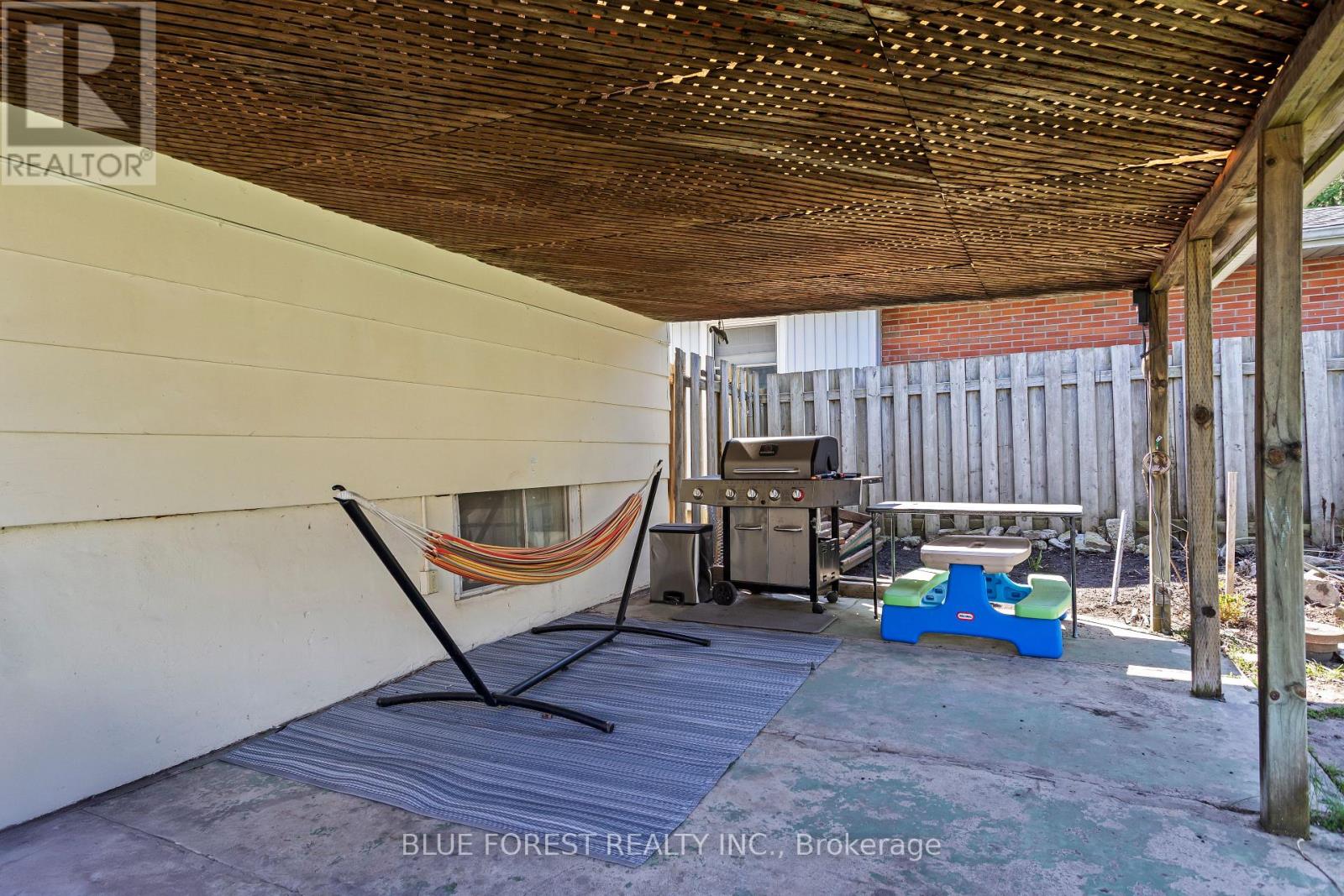 39 SOUTHWOOD CRESCENT - 32