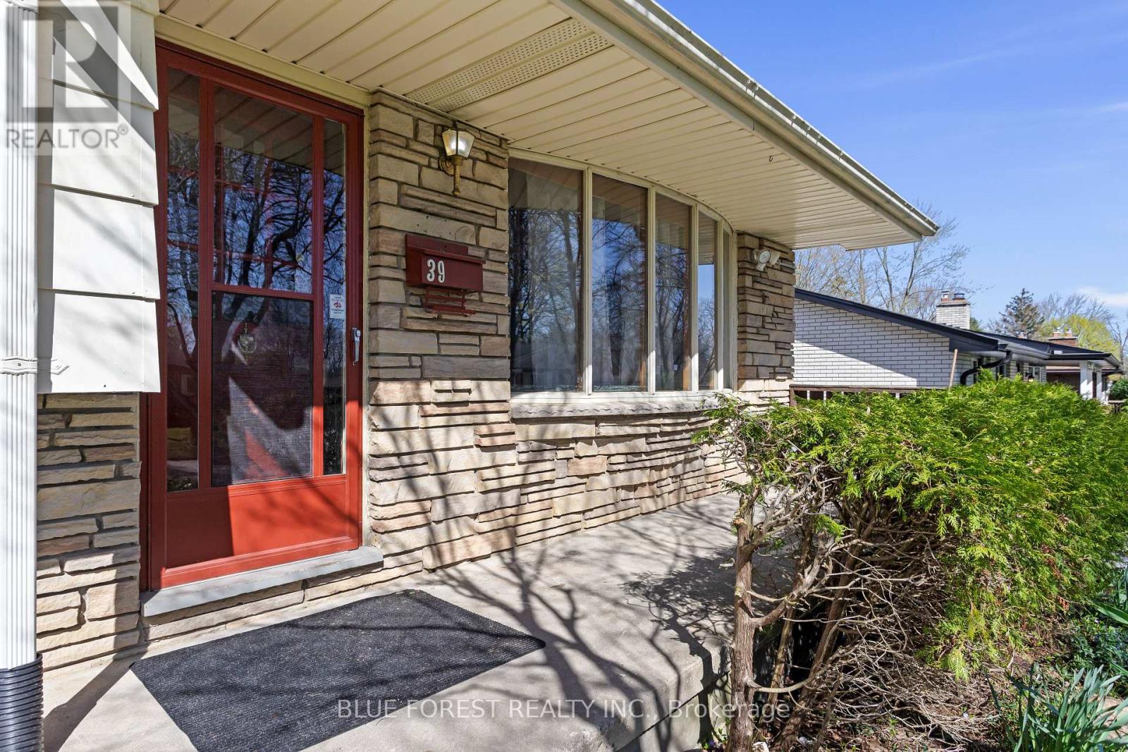 39 SOUTHWOOD CRESCENT - 4