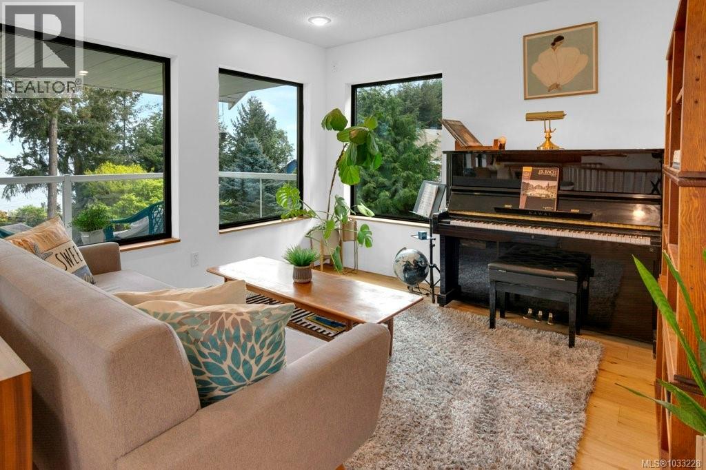 3271 Dolphin Dr - Image 3