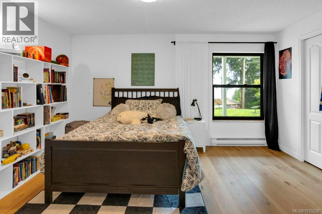 3271 Dolphin Dr - 33