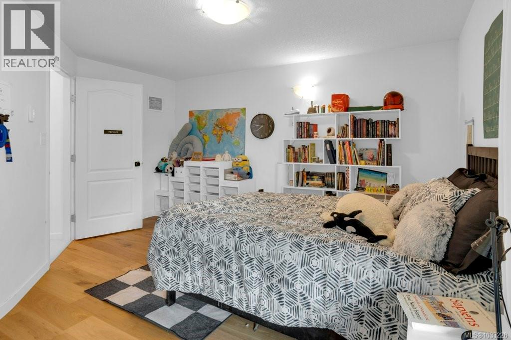 3271 Dolphin Dr - 34