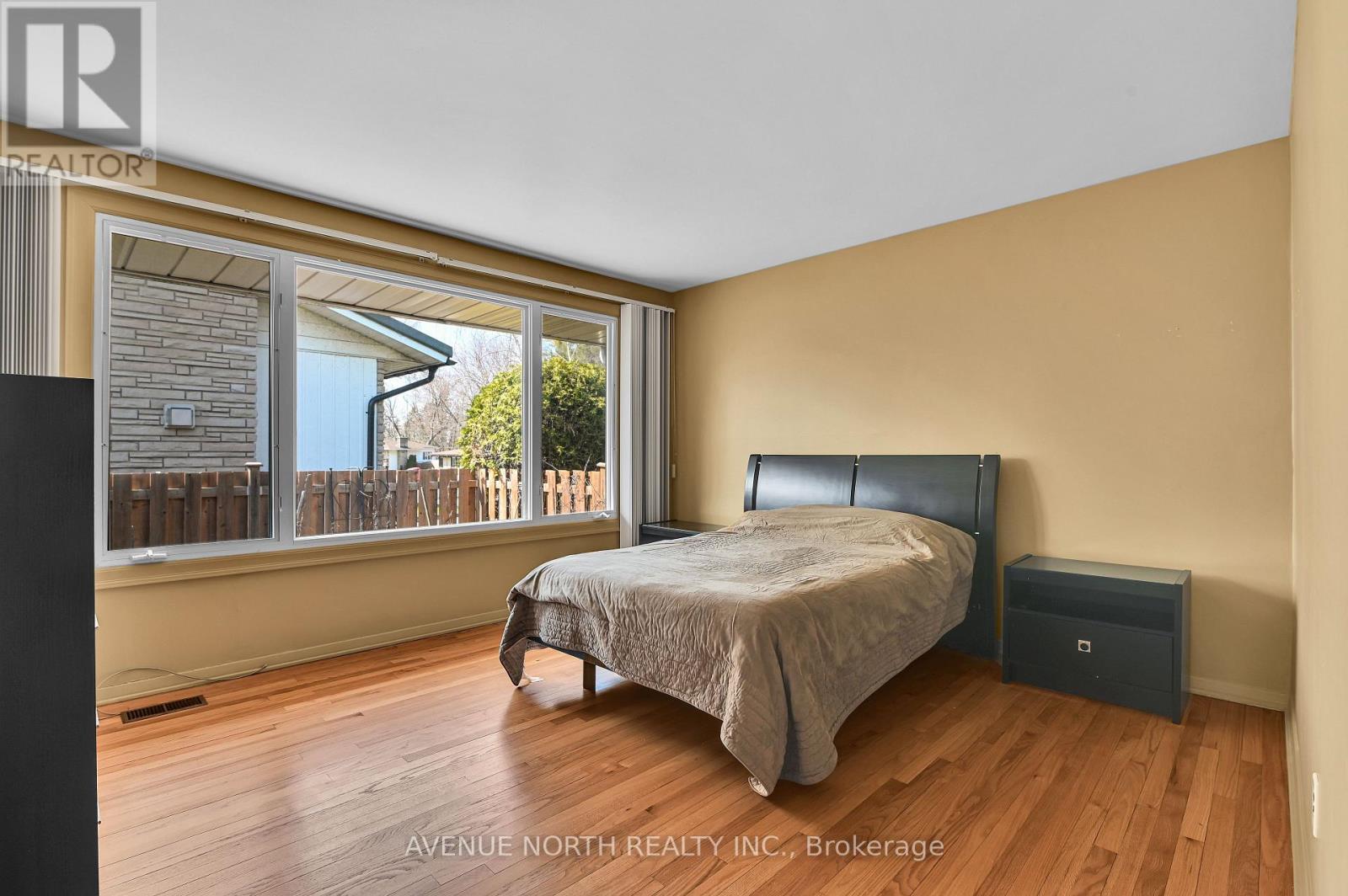 980 WISEMAN CRESCENT - 23