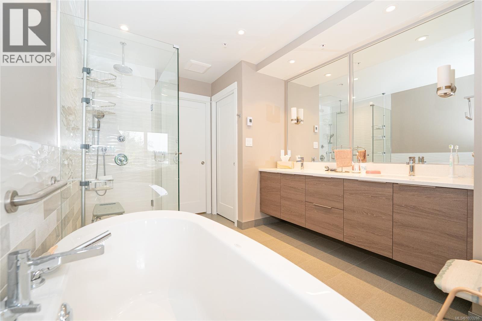 207 1820 Maple Avenue South, Sooke