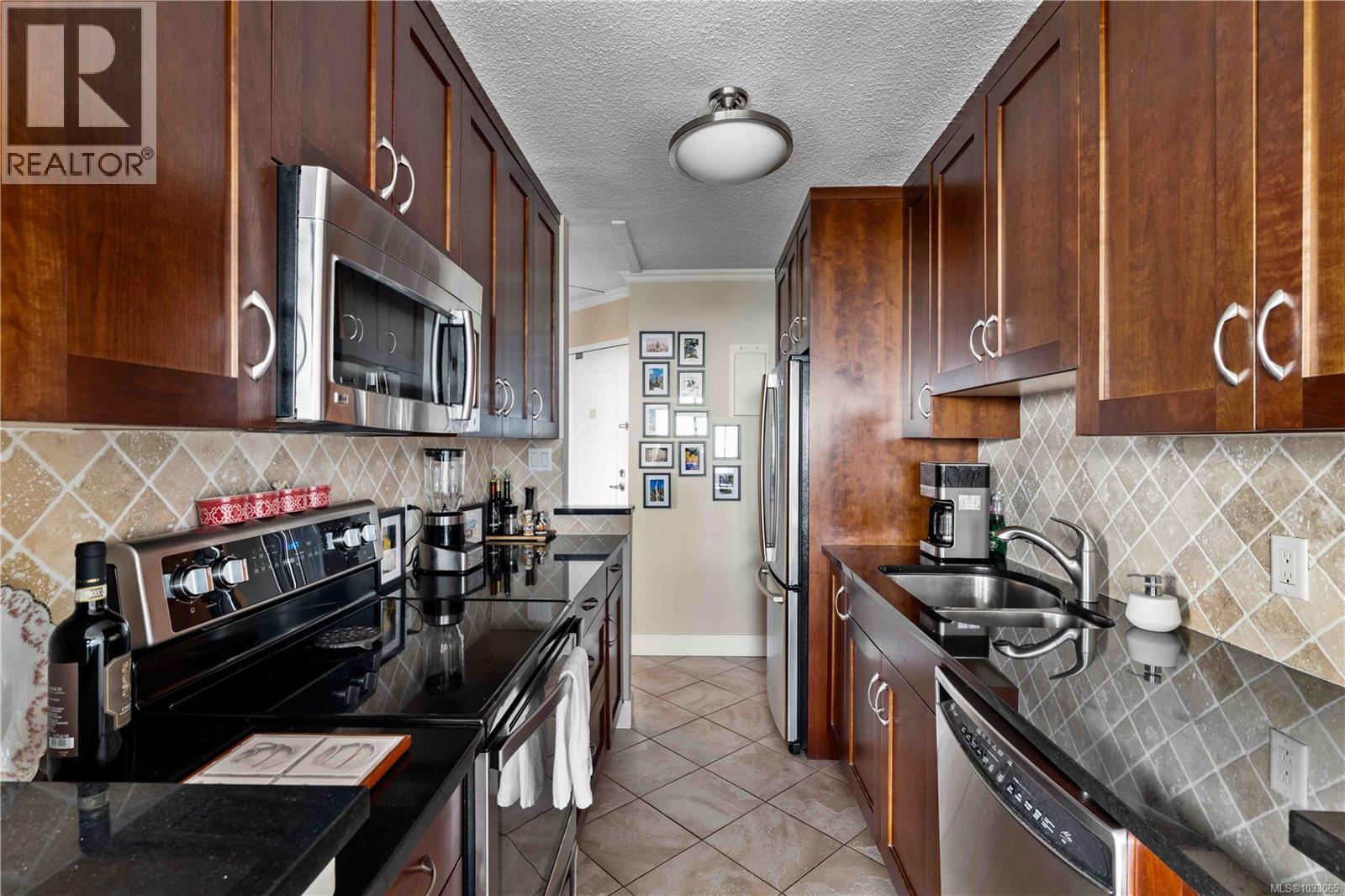 1906 620 Toronto Street, Victoria