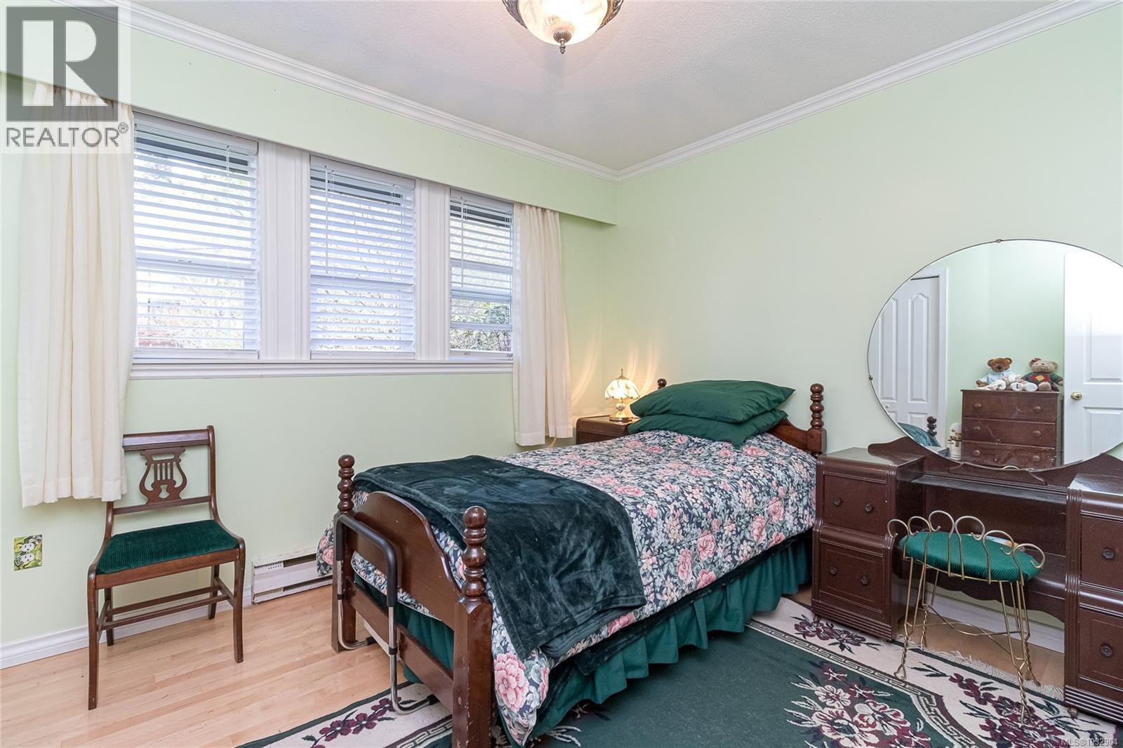 1005 Sluggett Rd - 24