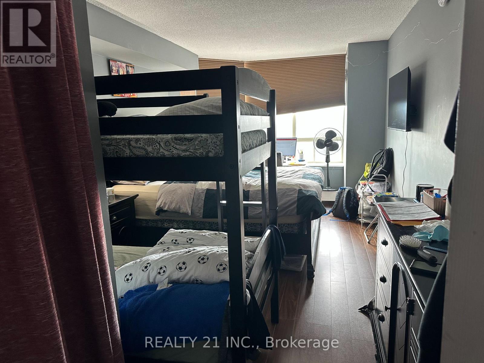 #821 3 GREYSTONE WALK DRIVE - 19