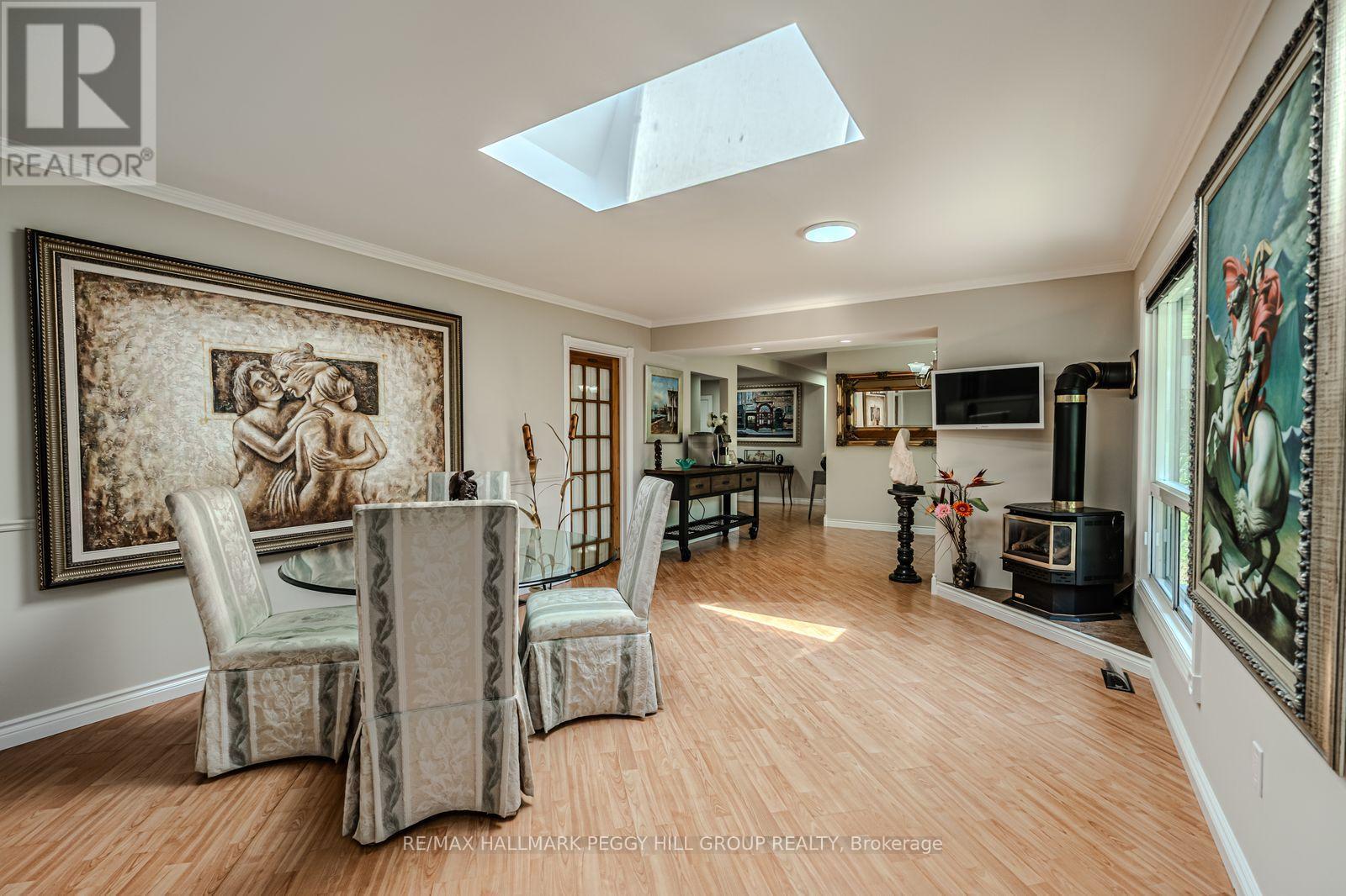 2582 LEONARD STREET — photo 7