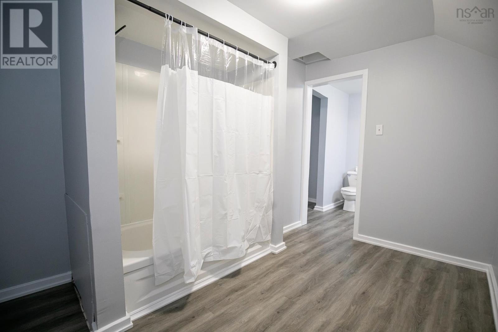 32 Douglas Avenue — photo 38