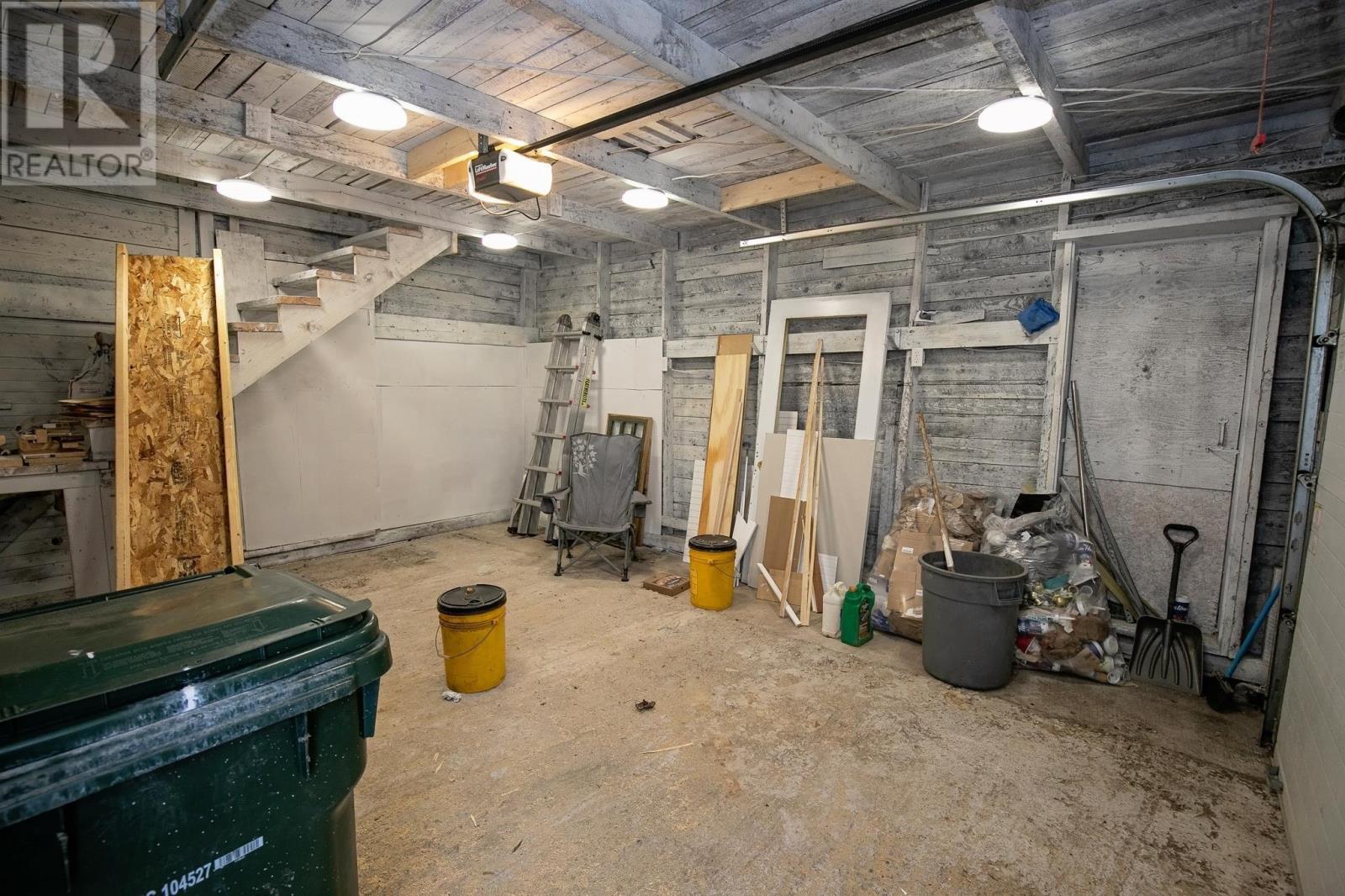 32 Douglas Avenue — photo 44