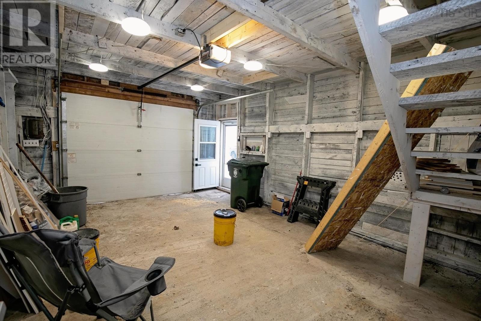32 Douglas Avenue — photo 46